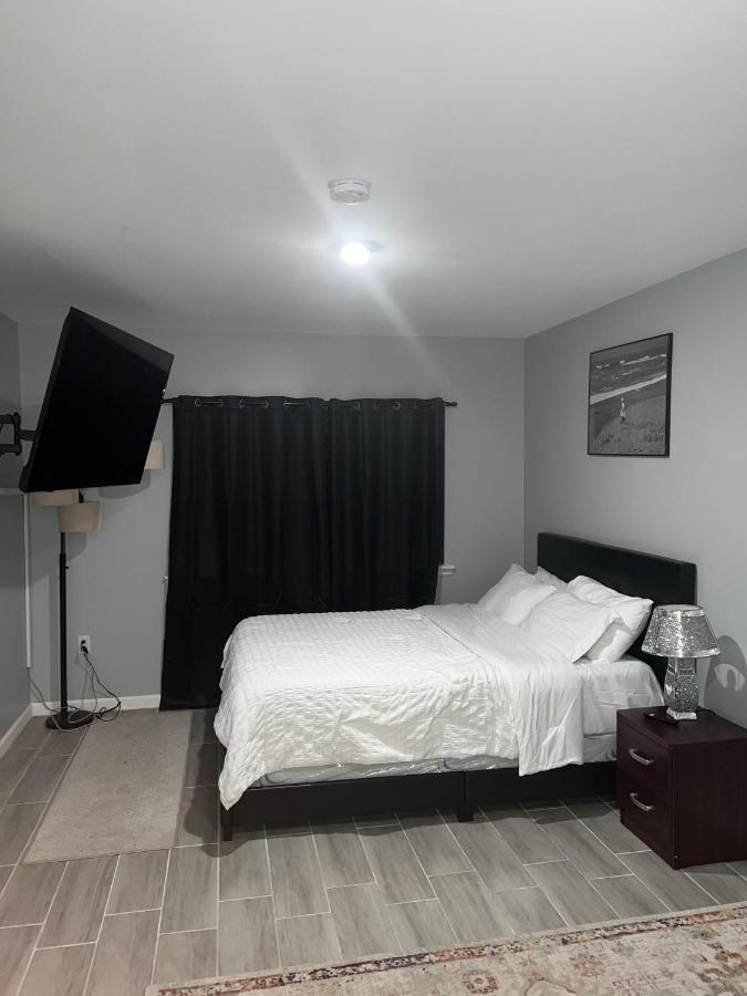 Cozy Inspired Studio Apartment Newark Exterior photo